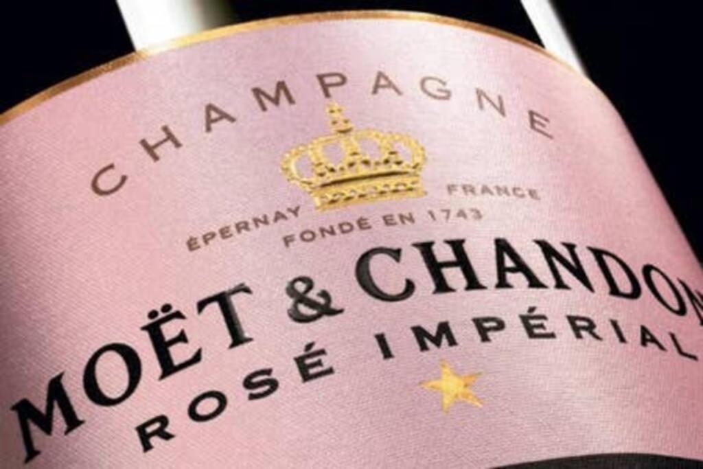 Suite Premium Le Figaro 2 Épernay Exteriör bild