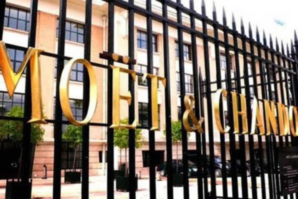 Suite Premium Le Figaro 2 Épernay Exteriör bild